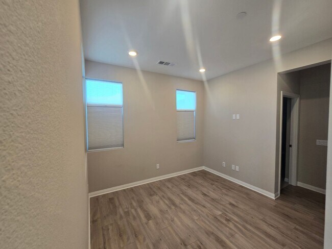Building Photo - Fresh, Fun & Fully Loaded! 1681 Whitmore L...