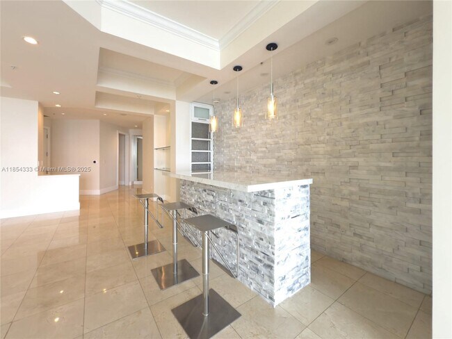 Building Photo - 848 Brickell Key Dr