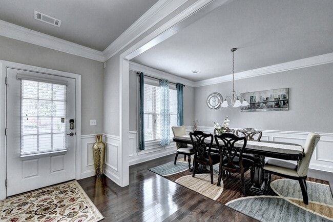 Building Photo - 1958 Lakeview Bend Way