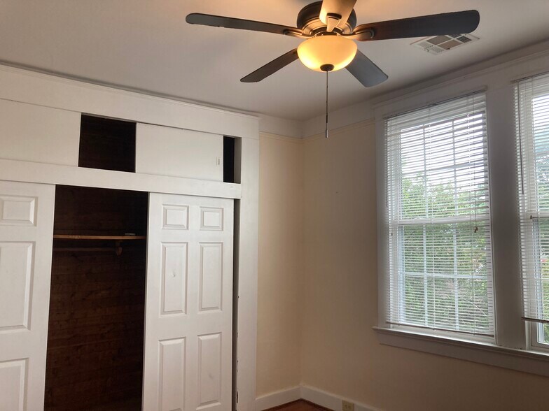 Bedroom - 4320 Jena St