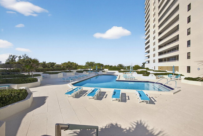 Building Photo - 5280 N Ocean Dr