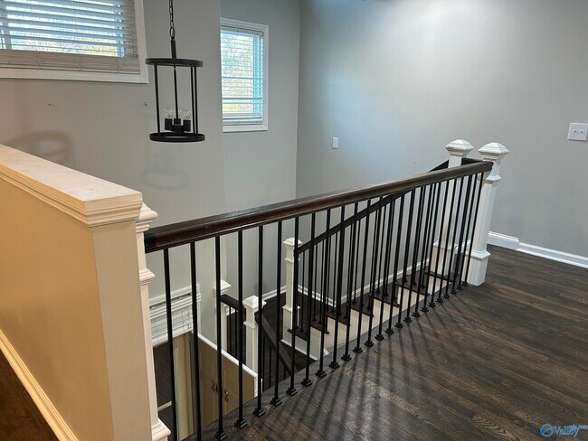 Building Photo - 2012 Fairway Hills Dr