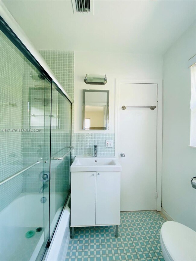 Building Photo - 8959 Dickens Ave