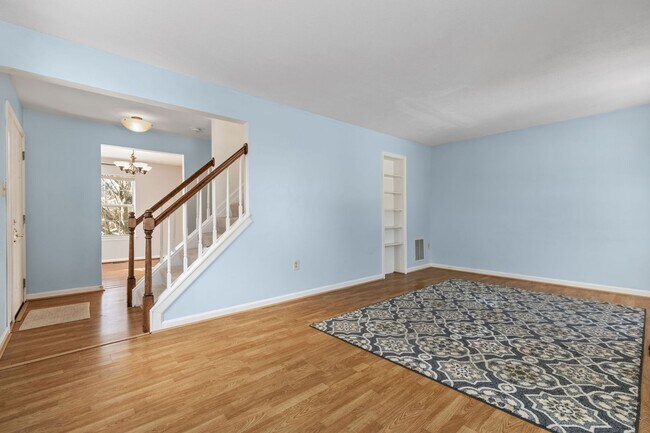 Building Photo - Beautifully maintained END UNIT townhouse in Robin meadows ready for your family to call home by ...