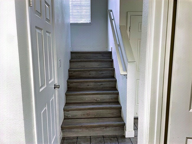 Building Photo - 2419 N Clark St