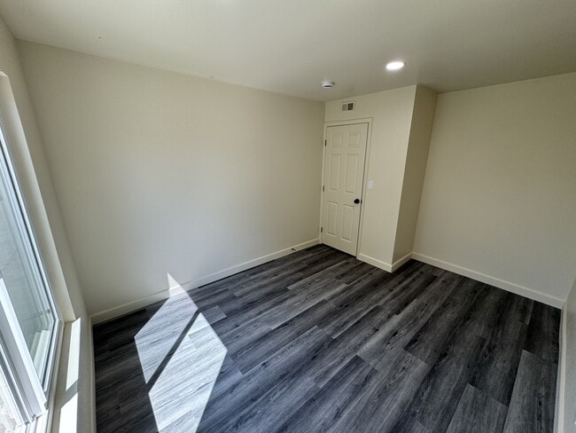 Building Photo - 916 Avenida Ysidora