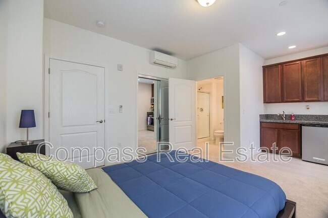 Building Photo - 2730 Viterbo Ct