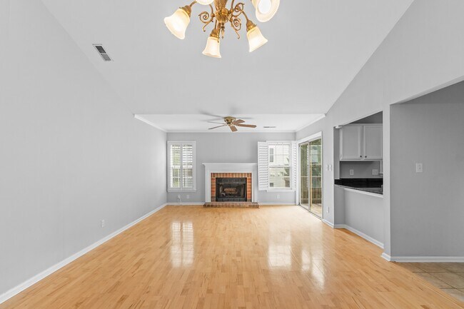 Building Photo - CONVENIENT AND AFFORDABLE