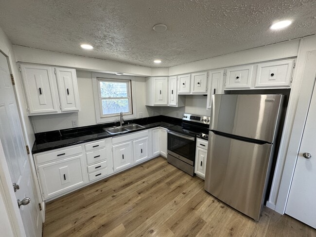 Building Photo - 505 E 23rd St