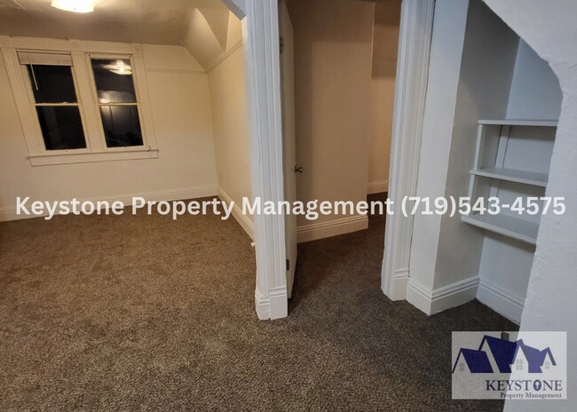 Building Photo - $400 Off Move In Special! Centrally Located 2nd Floor Apartment with 1 Bedroom/1 Bathroom  - $800...