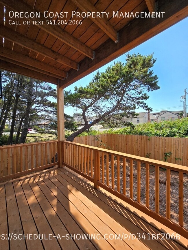 Building Photo - 2123 NW Jetty Ave