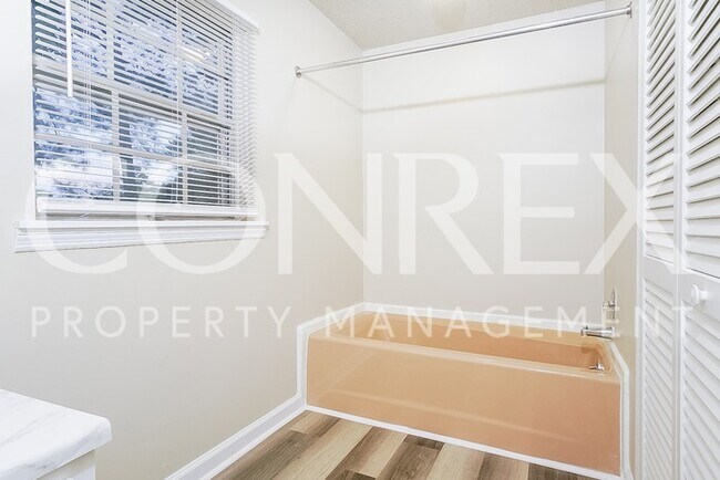 Building Photo - Charming 3 Bedroom Home in Huntsville with...