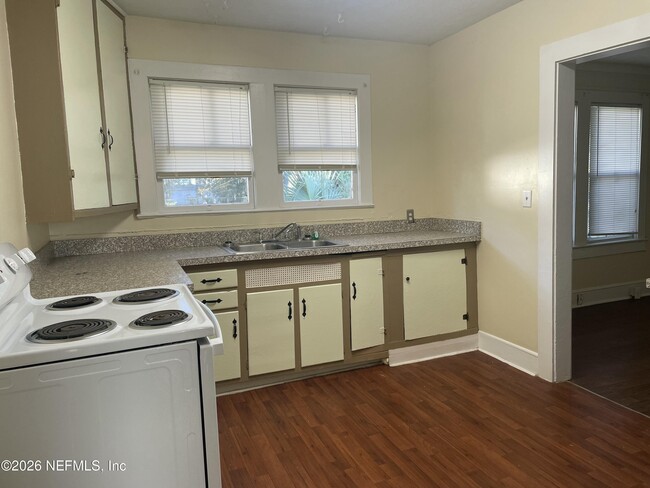 Building Photo - 3857 Carmona St