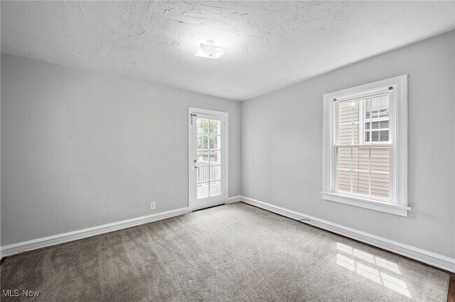 Building Photo - 3595 Glencairn Rd