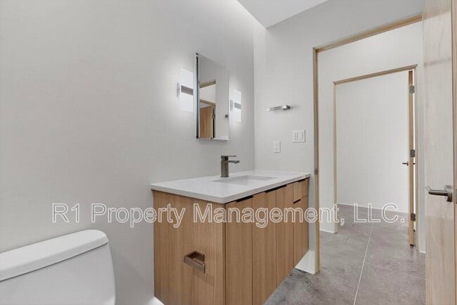 Building Photo - 705 Alcalde Pl SW