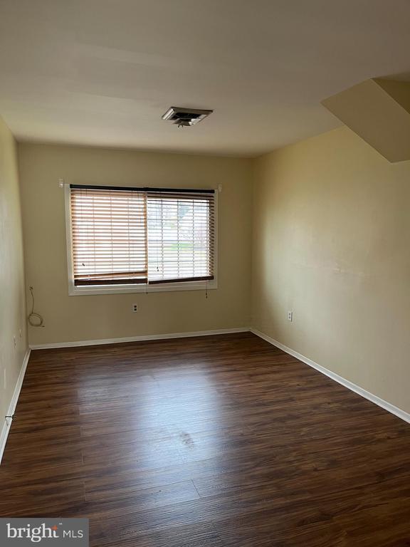 Building Photo - 42 Genesee Ln