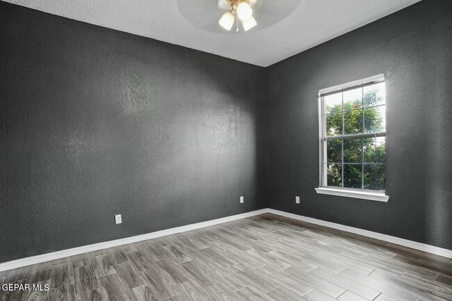 Building Photo - 7037 Luz De Espejo Dr