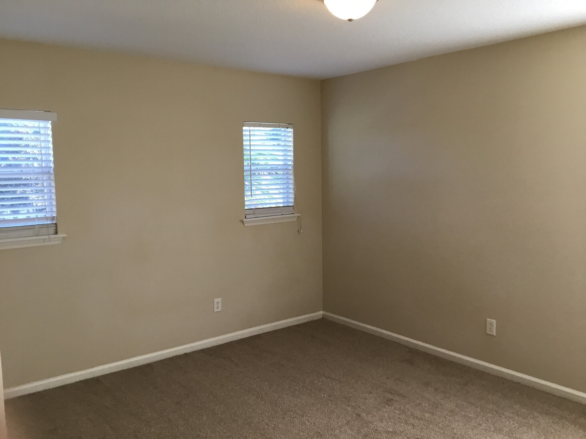 Building Photo - 75368 Ravenwood Dr
