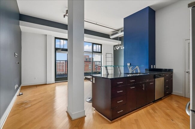 Building Photo - Unbeatable location, Contemporary 1 BD 1.5 BA in Adams Morgan with PARKING, private balcony and R...