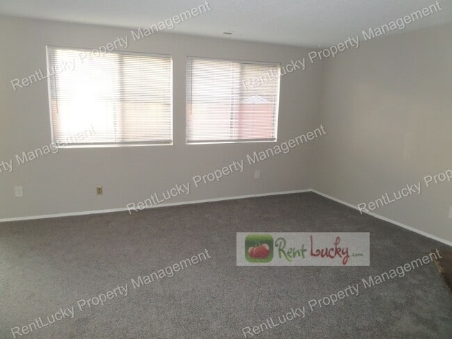 Building Photo - Freshly Updated 3-Bedroom Duplex w/Attached Garage in Great Federal Way Location!!