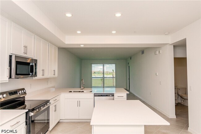 Building Photo - 15375 Grn Acrs Ave