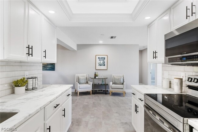 Building Photo - 1003 April Ln