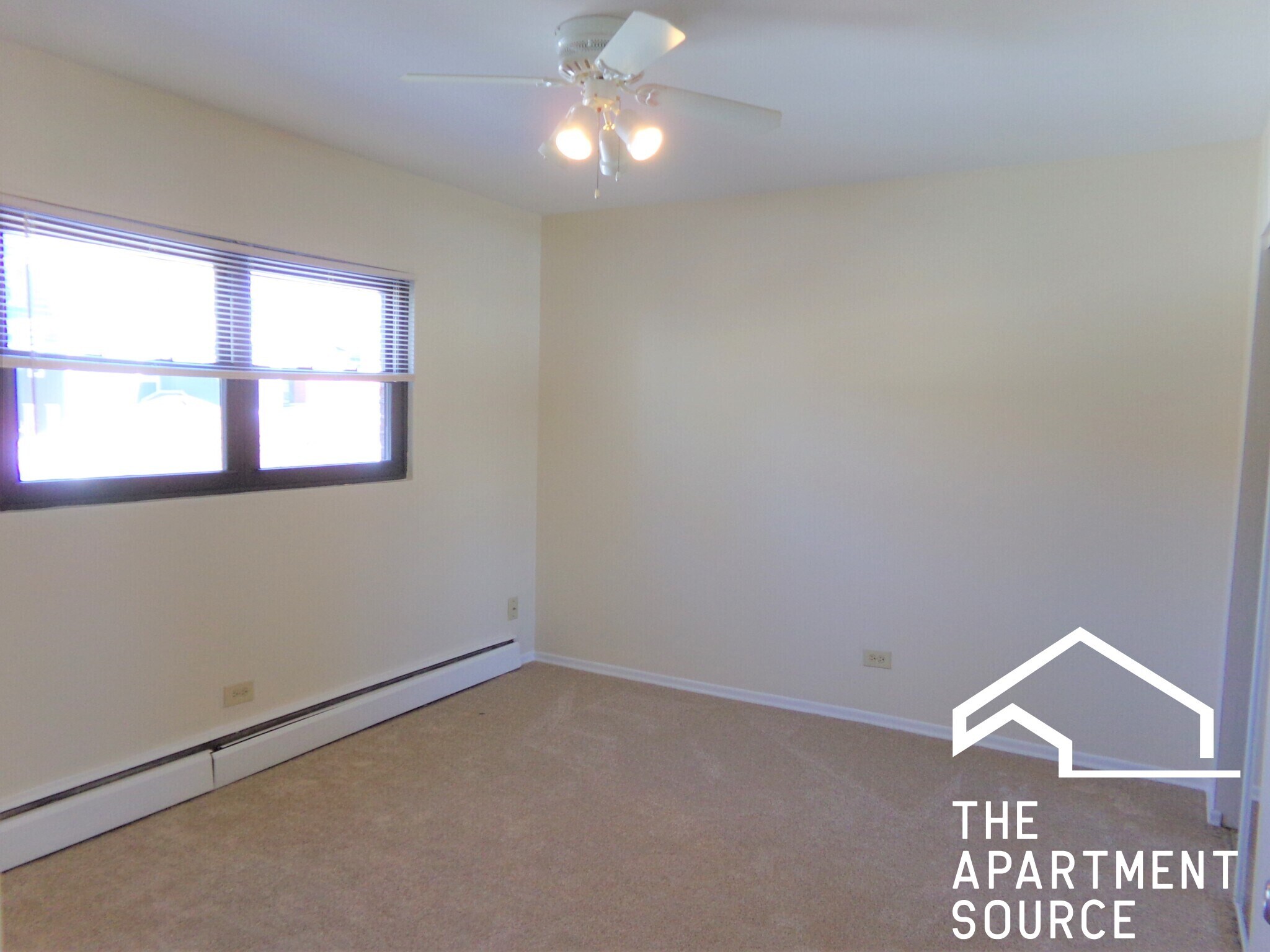 Building Photo - 1644 W Sherwin Ave