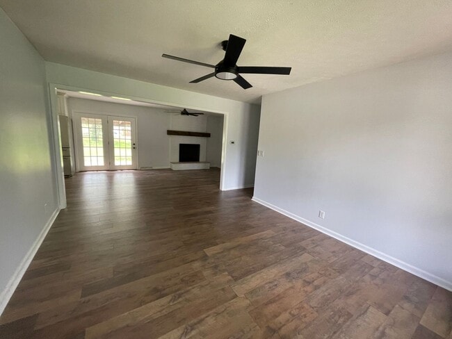 Building Photo - Great Location in Nixa!