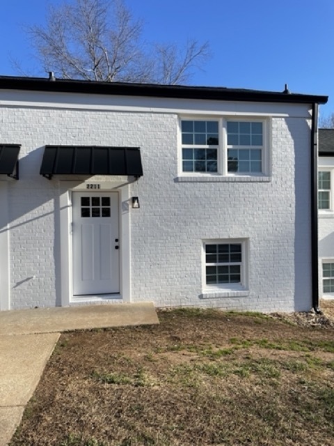 Building Photo - Renovated Townhome on North Hills Drive