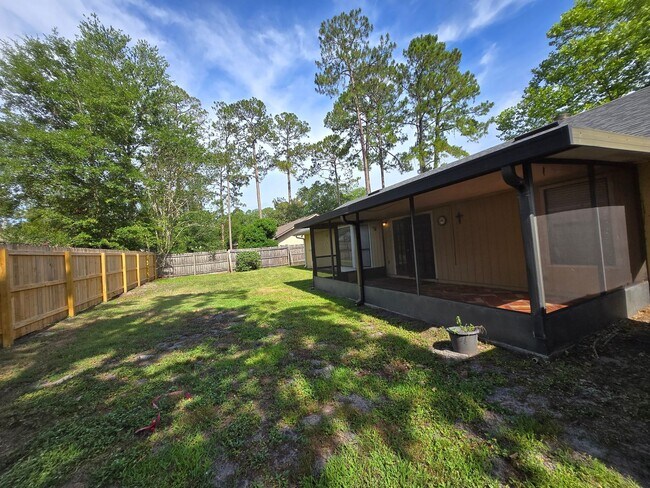 Building Photo - Springtree - Beautiful, spacious home