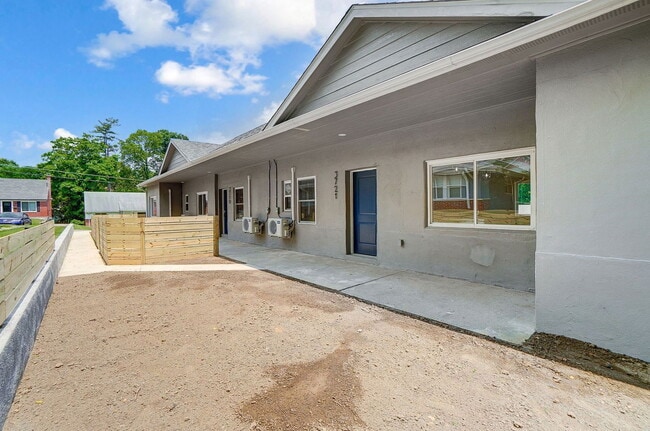 Building Photo - 3719 Kirkup Ave