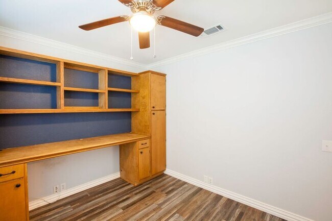 Building Photo - 3103 Creekwood Dr