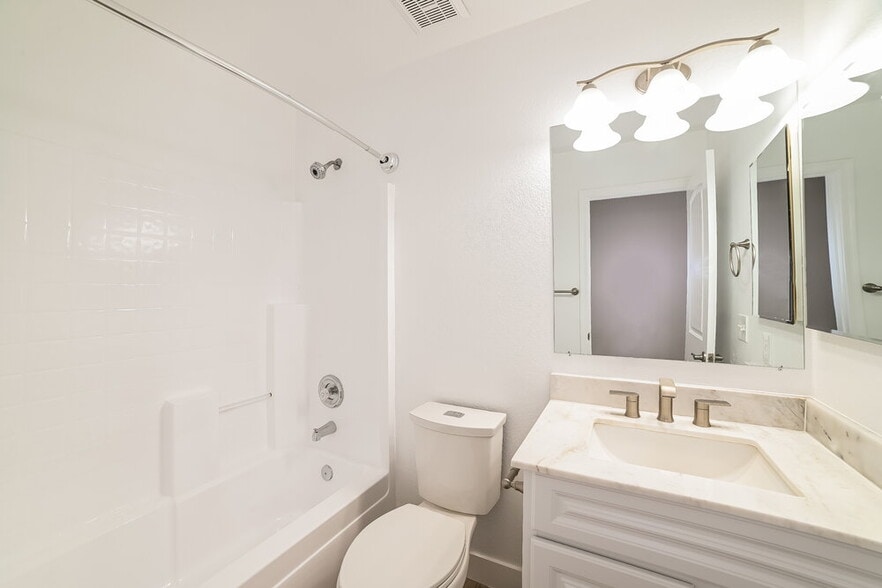 Building Photo - 11547 E Camino St