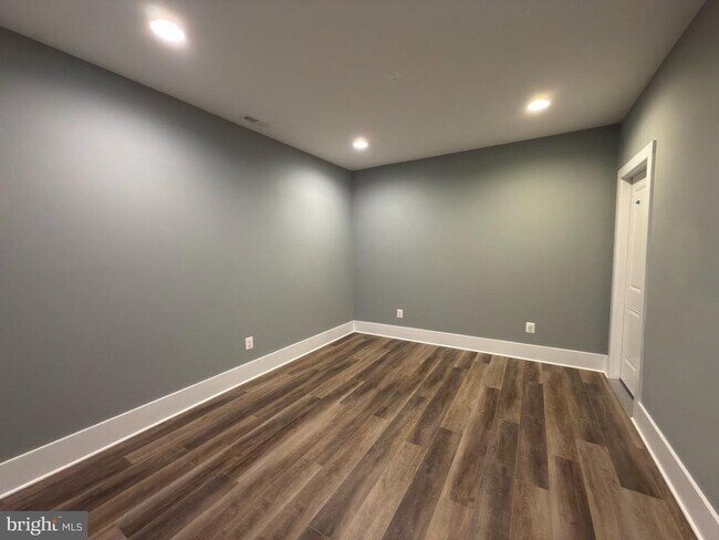 Building Photo - 8 Ramsdell Ct