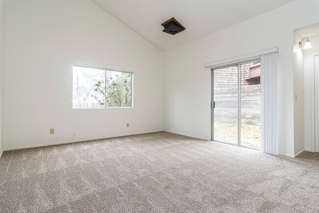 Building Photo - 1249 4th St