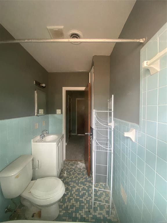 Building Photo - 2418 Cherry St