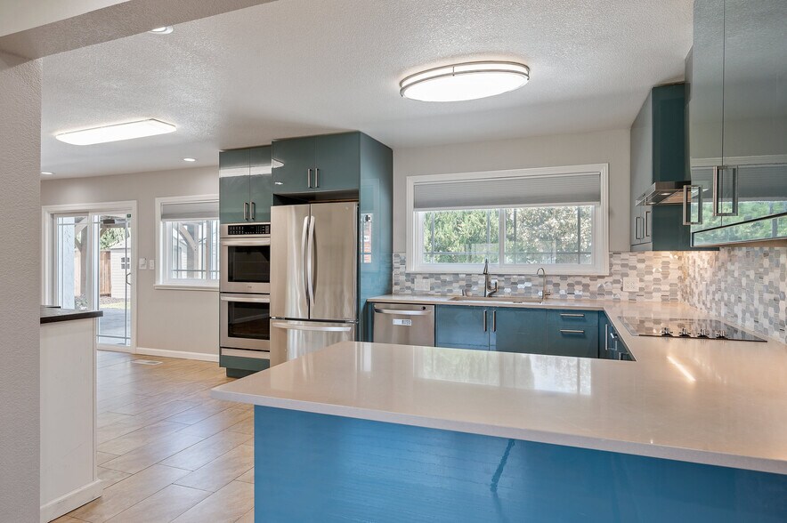 Building Photo - 3661 Slopeview Dr
