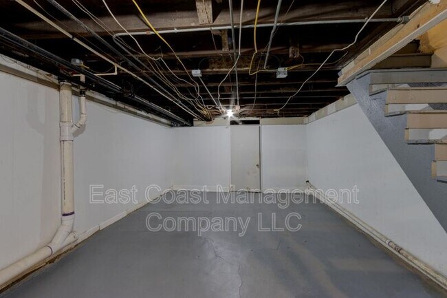 Building Photo - 837 Belgian Ave