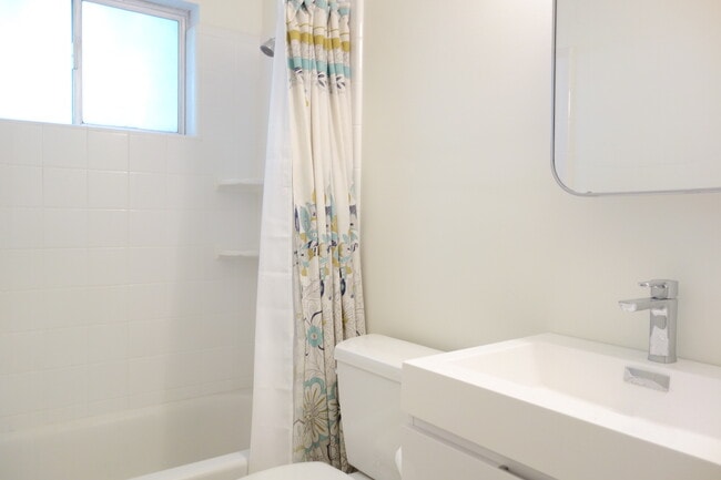 Building Photo - 702 Cavanagh Rd