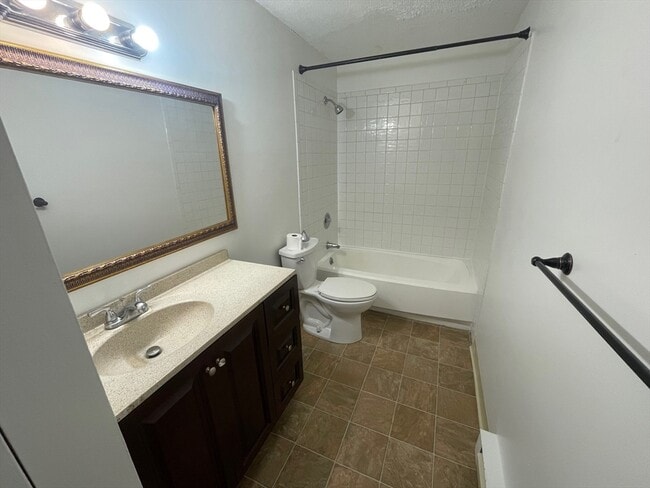 Building Photo - 17 Village Rock Ln