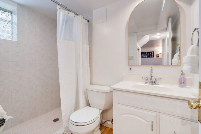 Building Photo - 2403 7th Ave W