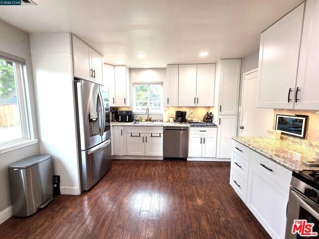 Building Photo - 2068 Revere Dr