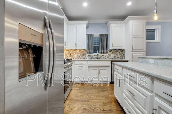 Building Photo - 828 N Duval St