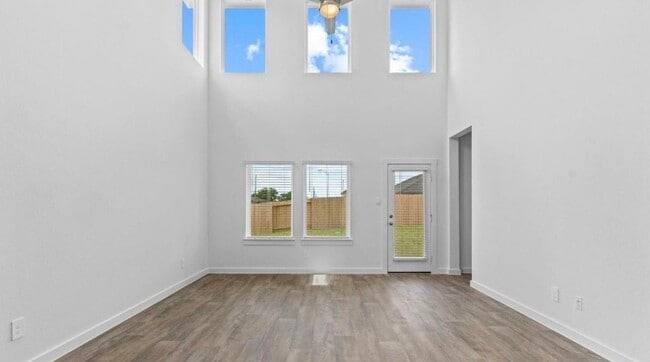 Building Photo - 8051 Marchese Dr