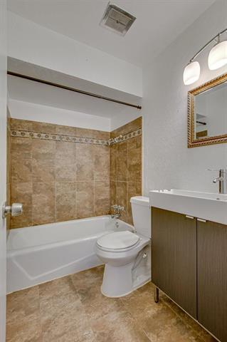 Building Photo - 3719 Crestpark Dr