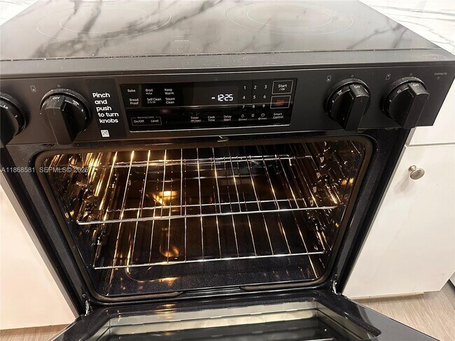 Building Photo - 7231 Miami Lakes Dr