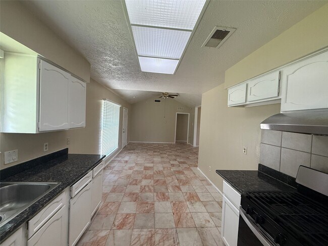 Building Photo - 6910 Pella Dr