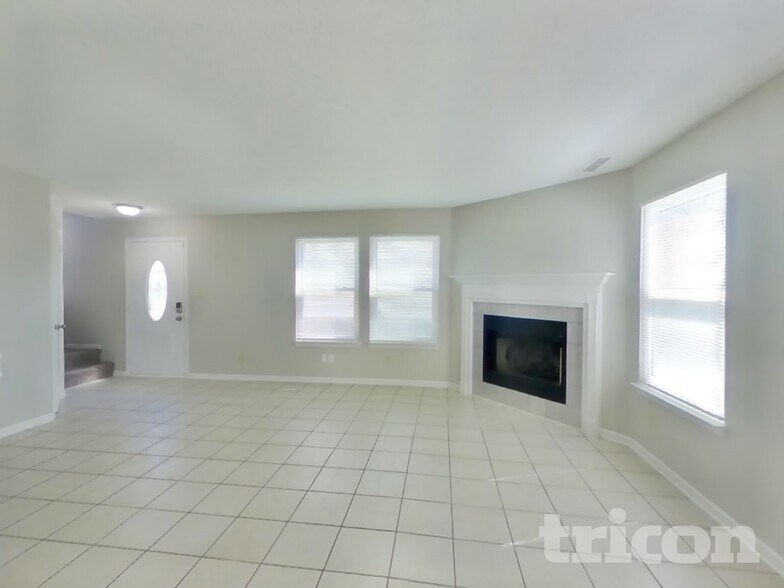 Building Photo - 473 Overland Dr