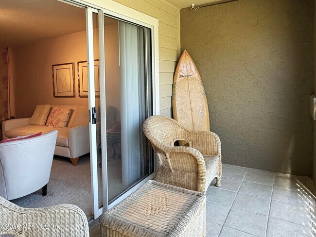 Building Photo - 11 Arbor Club Dr