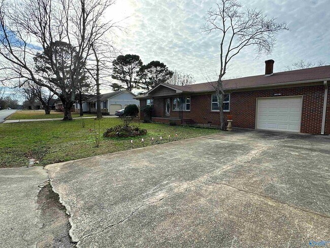 Building Photo - 1409 N Houston St